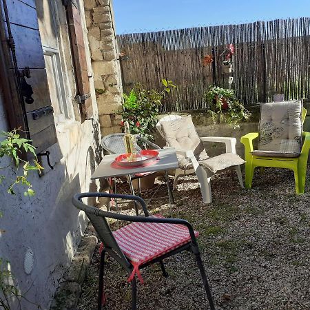 Petite Maison Dans La Campagne A 10 Mn A Pied Du Centre Ville Arles Luaran gambar