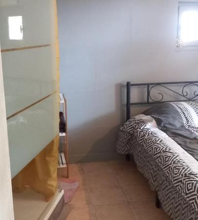 Petite Maison Dans La Campagne A 10 Mn A Pied Du Centre Ville Arles Luaran gambar