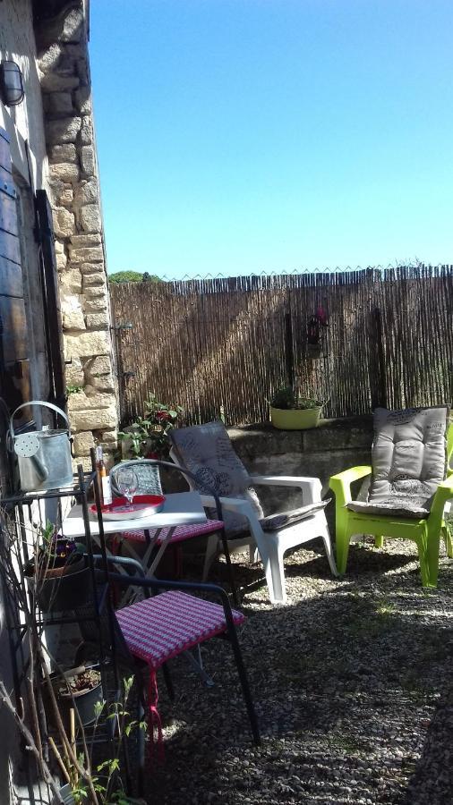 Petite Maison Dans La Campagne A 10 Mn A Pied Du Centre Ville Arles Luaran gambar
